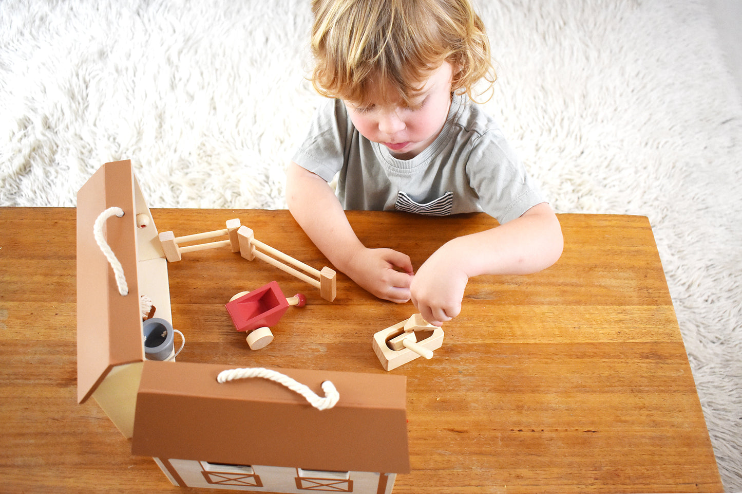 WOODEN PORTABLE HORSE STABLE PLAYSET