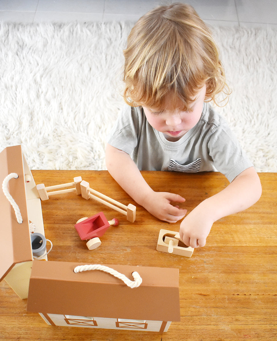 WOODEN PORTABLE HORSE STABLE PLAYSET